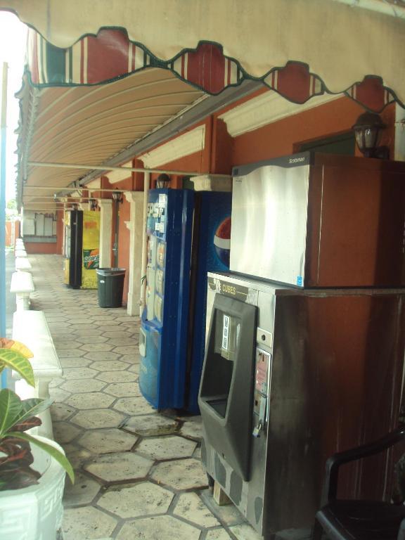 Hialeah Executive Motel Miami Springs Exterior photo
